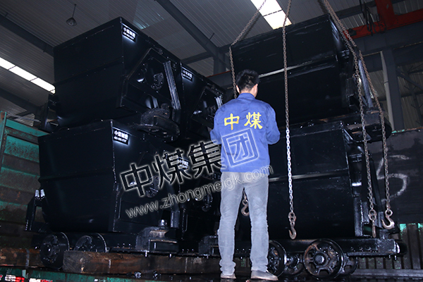 中煤集团一批新型翻斗式矿车发往山西晋城